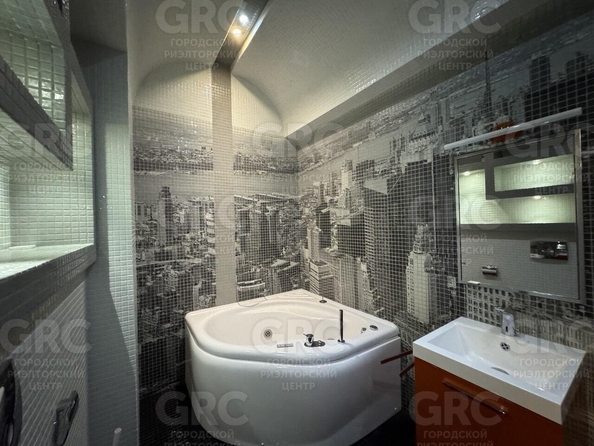 
  Продается 4-комн. квартира, 189 м², Пирогова ул, д. 40А
. Фото 13.