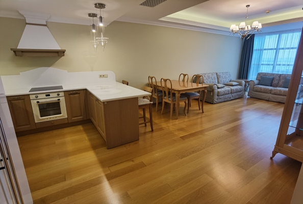 
  Продается 1-комн. квартира, 76 м², Революции пр-кт, д. 3
. Фото 2.