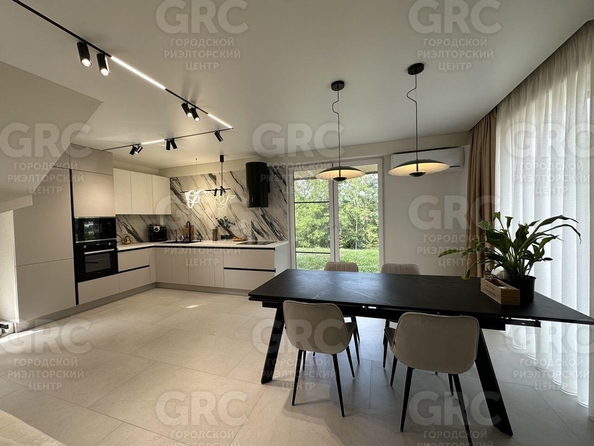 
  Продается дом, 280 м², Сочи
. Фото 2.