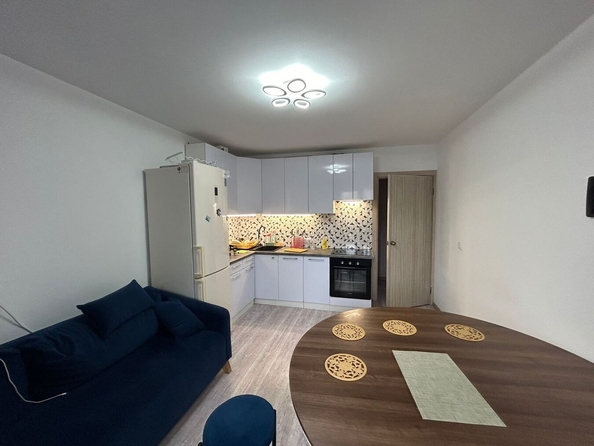 
  Продается 2-комн. квартира, 72 м², Адмирала Пустошкина ул, д. 16
. Фото 1.
