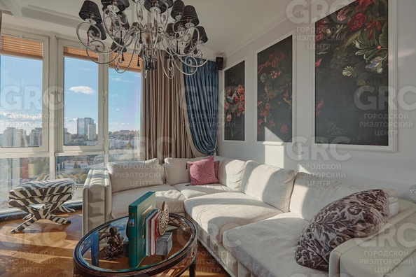
  Продается 4-комн. квартира, 140 м², Юных Ленинцев ул, д. 10
. Фото 2.
