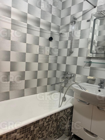 
  Продается 3-комн. квартира, 72.3 м², Ульянова ул, д. 53
. Фото 3.