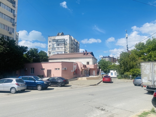 
  Продается 3-комн. квартира, 64 м², Крылова ул, д. 12
. Фото 2.