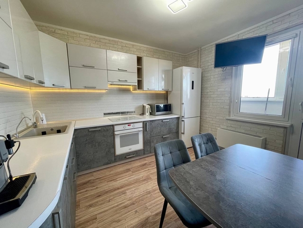 
  Продается 2-комн. квартира, 62 м², Ленина ул, д. 192
. Фото 2.