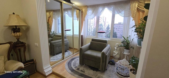 
  Продается 2-комн. квартира, 62.5 м², Абрикосовая ул, д. 18
. Фото 2.