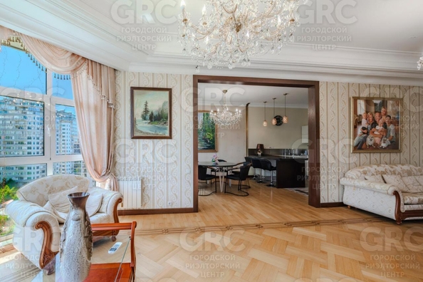 
  Продается 4-комн. квартира, 182 м², Войкова ул, д. 35
. Фото 2.