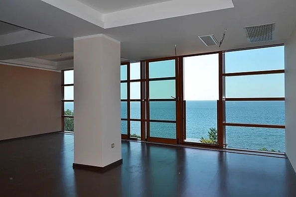
  Продается 2-комн. квартира, 152 м², Революции пр-кт, д. 3
. Фото 1.