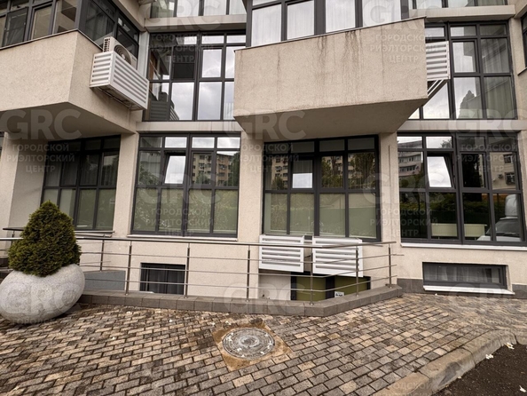 
  Продается 4-комнатный апартамент, 134 м², Дагомысский пер, д. 18
. Фото 2.
