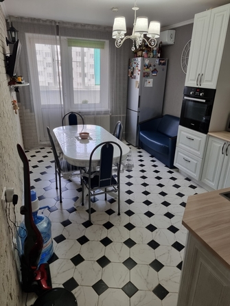 
  Продается 2-комн. квартира, 62 м², Ленина ул, д. 196
. Фото 1.