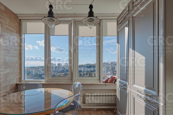 
  Продается 4-комн. квартира, 140 м², Юных Ленинцев ул, д. 10
. Фото 9.