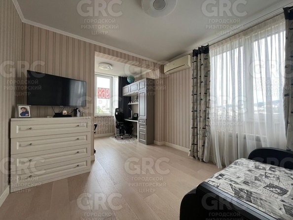 
  Продается 3-комн. квартира, 77 м², Юных Ленинцев ул, д. 10
. Фото 1.