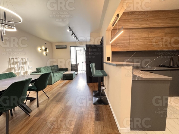 
  Продается 2-комн. квартира, 56 м², Туапсинская ул, д. 8
. Фото 5.