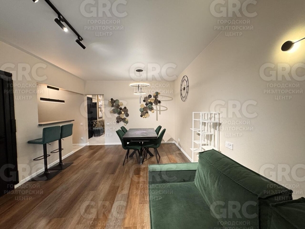 
  Продается 2-комн. квартира, 56 м², Туапсинская ул, д. 8
. Фото 7.