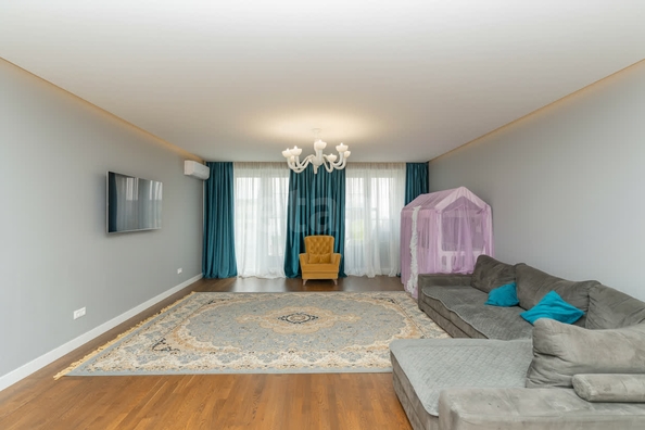 
  Продается 2-комн. квартира 100.8 м². Фото 1.