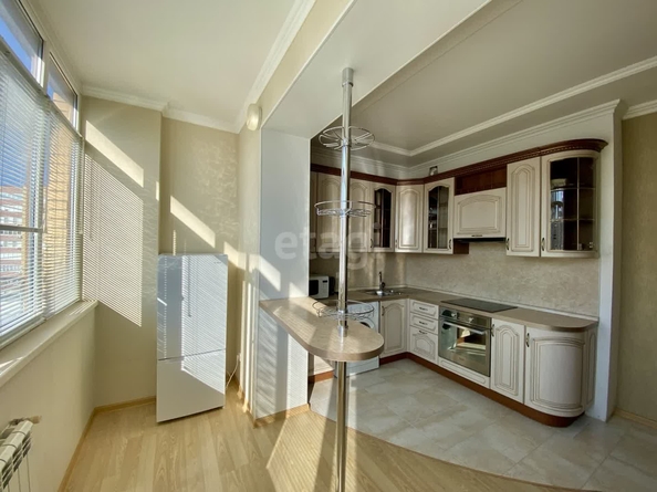 
   Продам 2-комнатную, 58 м², Маяковского ул, 15

. Фото 1.