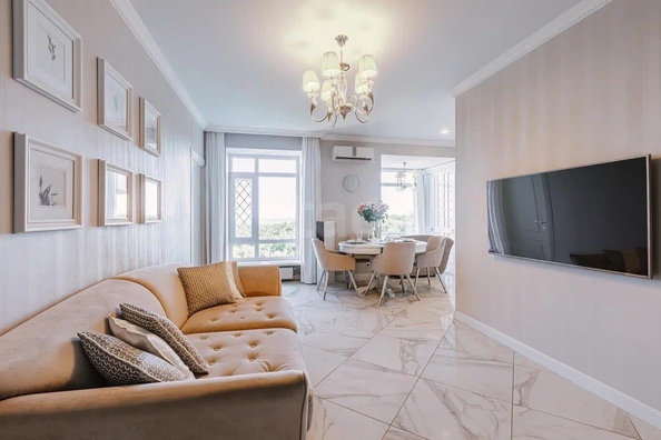 
  Продается 4-комн. квартира, 110 м², Лопырина ул, д. 121
. Фото 1.