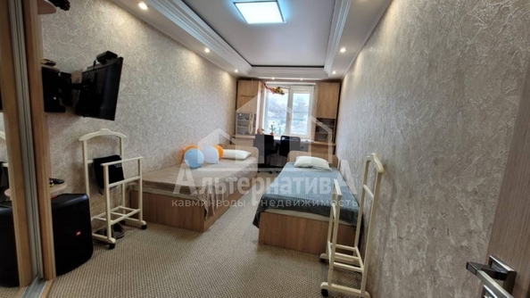 
  Продается 3-комн. квартира, 60 м², Крутая дорога ул
. Фото 3.