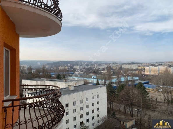 
   Продам 3-комнатную, 108.6 м², 8 Марта ул

. Фото 1.