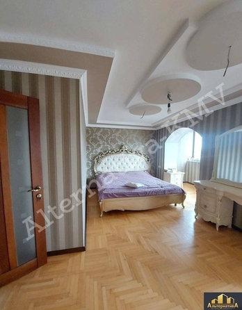 
  Продается 4-комн. квартира, 250 м², Украинская ул
. Фото 6.