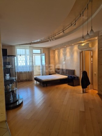 
   Продам 2-комнатную, 83.1 м², Журавлева пер, 30/55

. Фото 9.