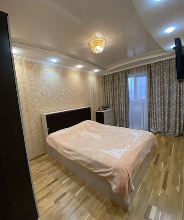 
   Продам 3-комнатную, 65 м², Космонавтов пл, 14/15

. Фото 2.