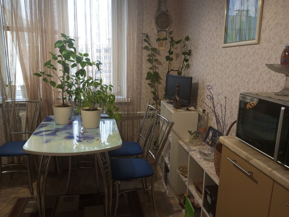 
   Продам 2-комнатную, 54 м², Думенко ул, 13/1

. Фото 10.