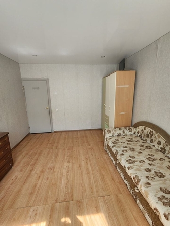 
   Продам 2-комнатную, 54 м², Думенко ул, 1/4

. Фото 1.