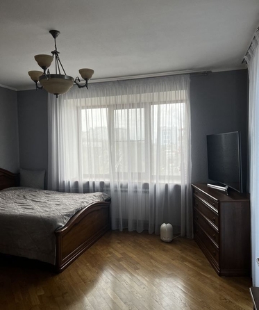 
   Продам 4-комнатную, 140 м², Богатяновский Спуск пр-кт, 2В

. Фото 4.