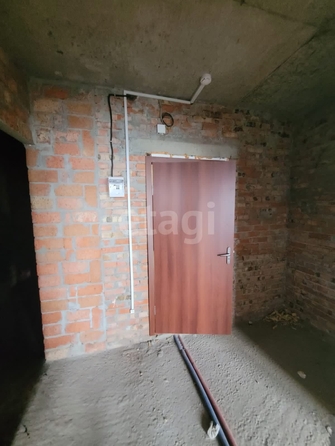 
   Продам 1-комнатную, 38 м², Добровольского пл, 15А

. Фото 2.