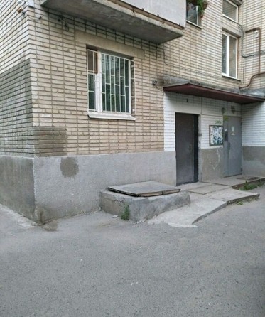 
   Продам 3-комнатную, 76 м², Кировский пр-кт, 75

. Фото 1.