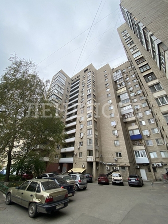 
   Продам 1-комнатную, 35 м², Космонавтов пл, 15

. Фото 1.