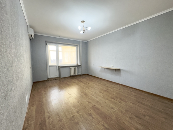 
   Продам 2-комнатную, 52.9 м², Коминтерна ул, 143

. Фото 2.