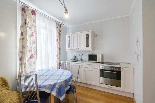 
   Продам 2-комнатную, 56 м², Вересаева ул, 103/2

. Фото 1.