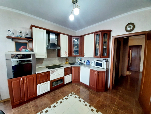 
   Продам 3-комнатную, 117 м², Филимоновская ул, 128

. Фото 2.