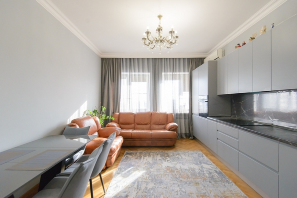 
   Продам 3-комнатную, 80 м², Варфоломеева ул, 222А

. Фото 2.