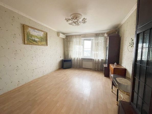 
   Продам 2-комнатную, 55 м², Добровольского пл, 7/5

. Фото 1.