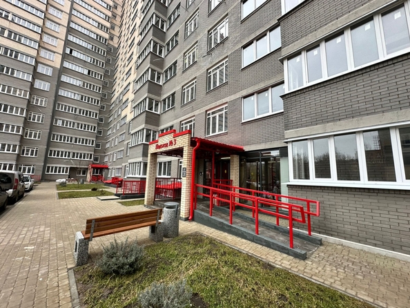 
   Продам 3-комнатную, 100.8 м², 40-летия Победы пр-кт, 63/17

. Фото 4.