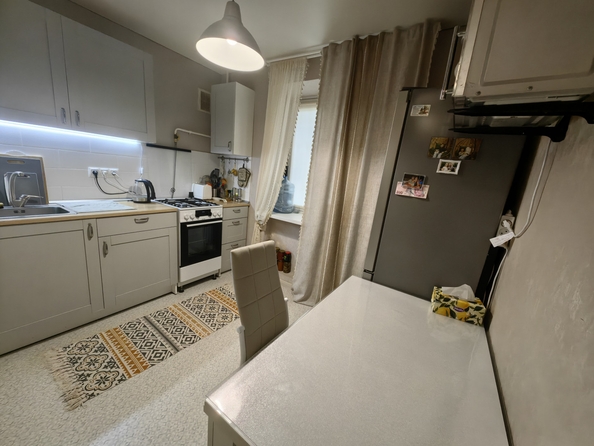 
   Продам 2-комнатную, 50 м², 40-летия Победы пр-кт, 37

. Фото 7.