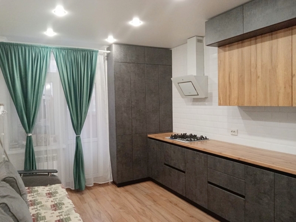 
   Продам 3-комнатную, 65 м², Берберовская ул

. Фото 2.