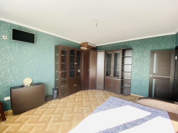 
   Продам 2-комнатную, 60 м², Вересаева ул, 101

. Фото 2.