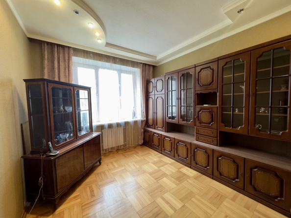 
   Продам 3-комнатную, 69 м², 28-я линия ул, 59

. Фото 1.