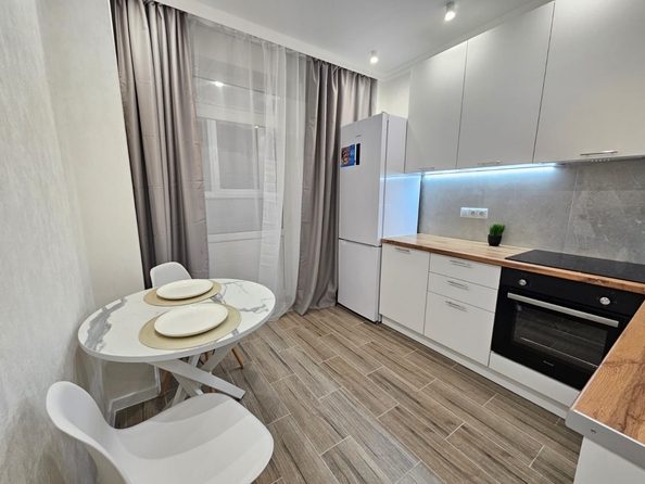 
   Продам 1-комнатную, 35 м², 26-я линия ул, 35

. Фото 1.