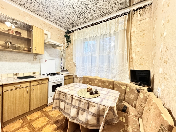 
   Продам 2-комнатную, 52 м², Добровольского пл, 42

. Фото 5.