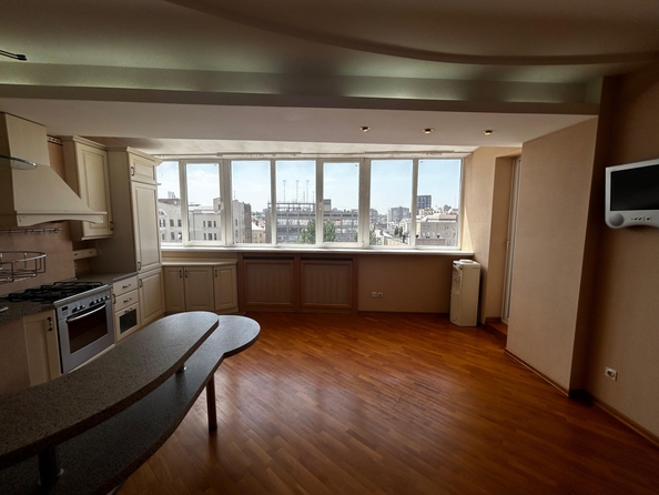 
   Продам 4-комнатную, 212 м², Большая Садовая ул, 39а

. Фото 2.