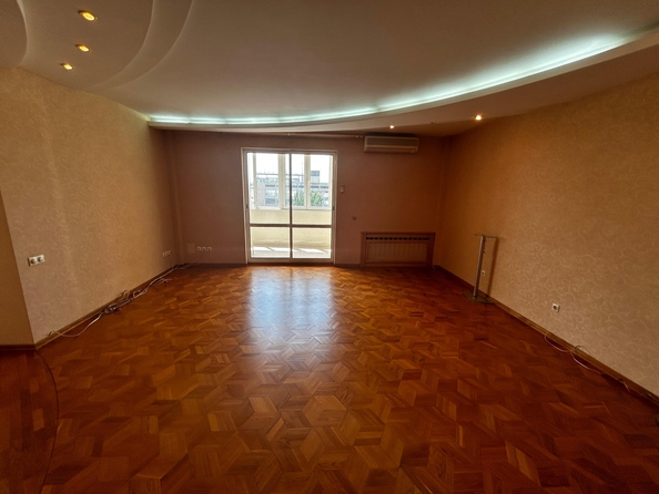 
   Продам 4-комнатную, 212 м², Большая Садовая ул, 39а

. Фото 8.
