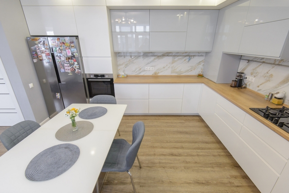 
   Продам 3-комнатную, 90 м², Богданова ул, 85

. Фото 4.