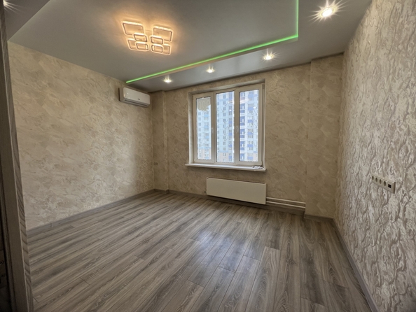 
   Продам 1-комнатную, 38 м², Жданова ул, 19

. Фото 2.