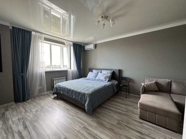 
   Продам 1-комнатную, 39 м², Малиновского ул, 76

. Фото 1.