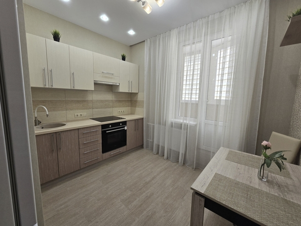 
   Продам 1-комнатную, 38 м², Ткачева ул, 38

. Фото 1.