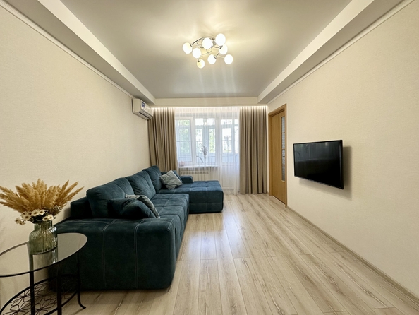 
   Продам 3-комнатную, 50 м², 2-я Краснодарская ул, 92

. Фото 1.
